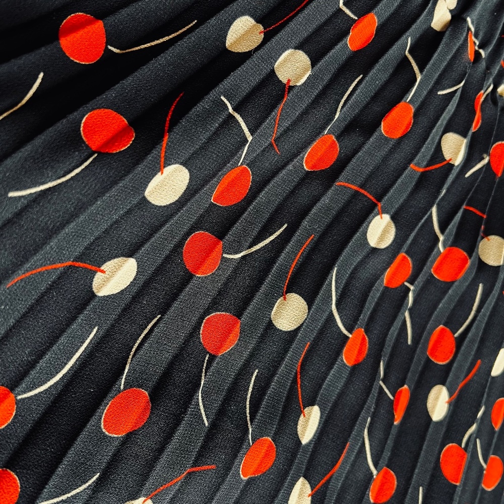 Ann Taylor pleated cherry print pull-on skirt